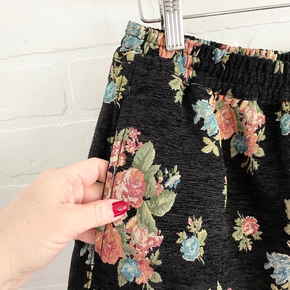 Pleasures Brocade bermudas Dark floral Jacquard Roses Embroideries Pockets Sz M - Picture 3 of 13